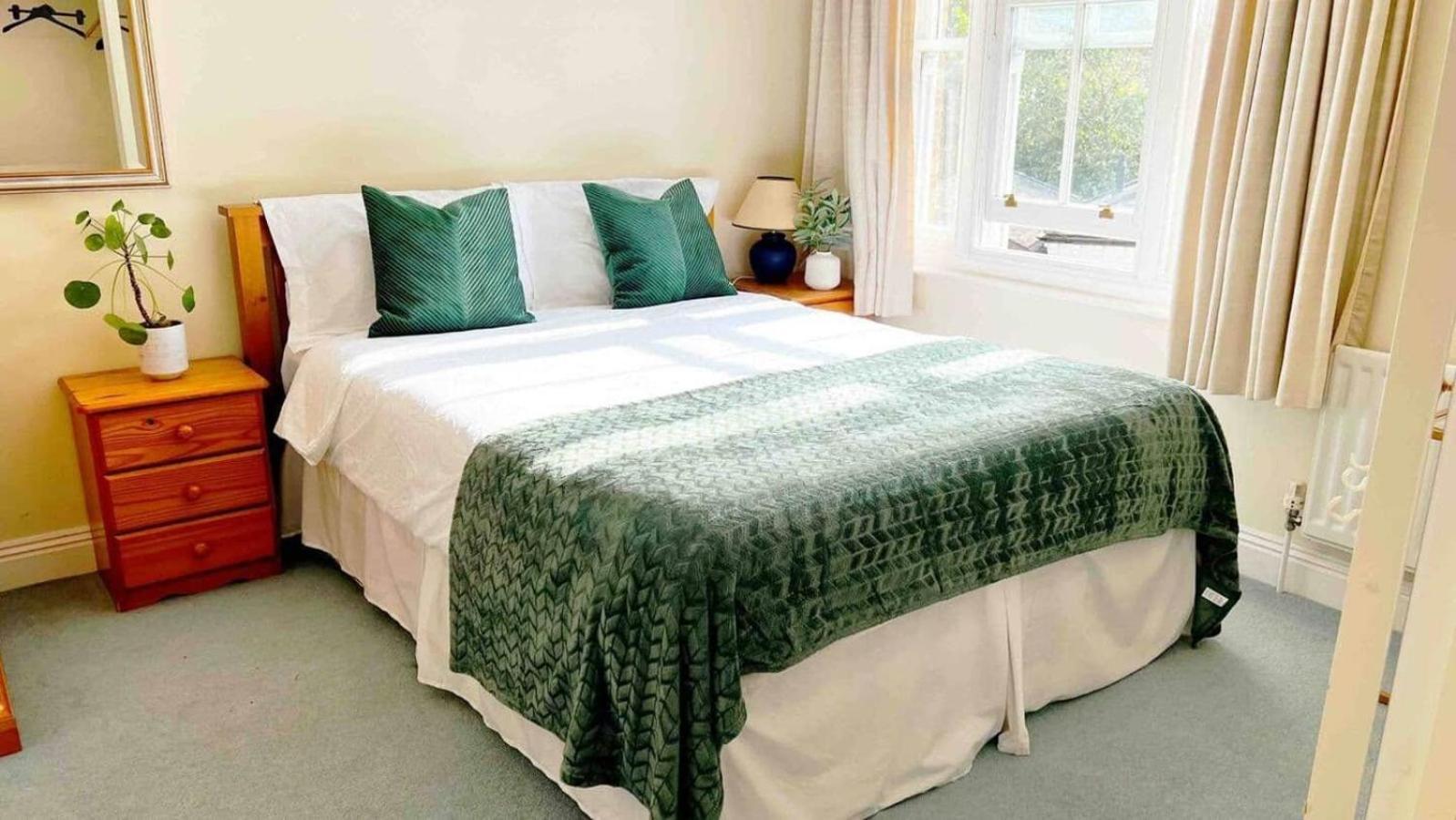 Peaceful 3 Beds - Near Central Casa vacanze *